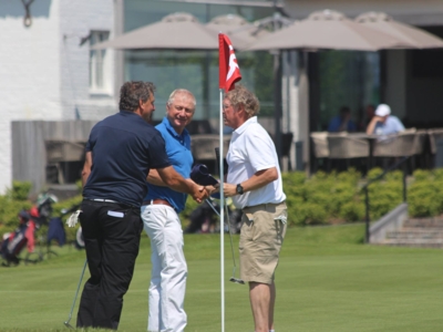 20160620 hole 18 LL shake hands